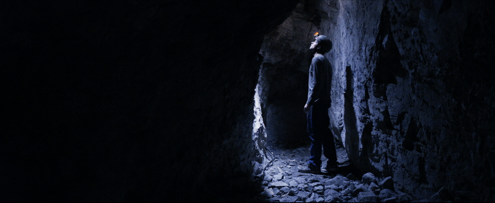 Последний спуск фильм 2016. Последний спуск фильм 2016. The last descent. Последний спуск фильм 2016. Dark ambient группы.