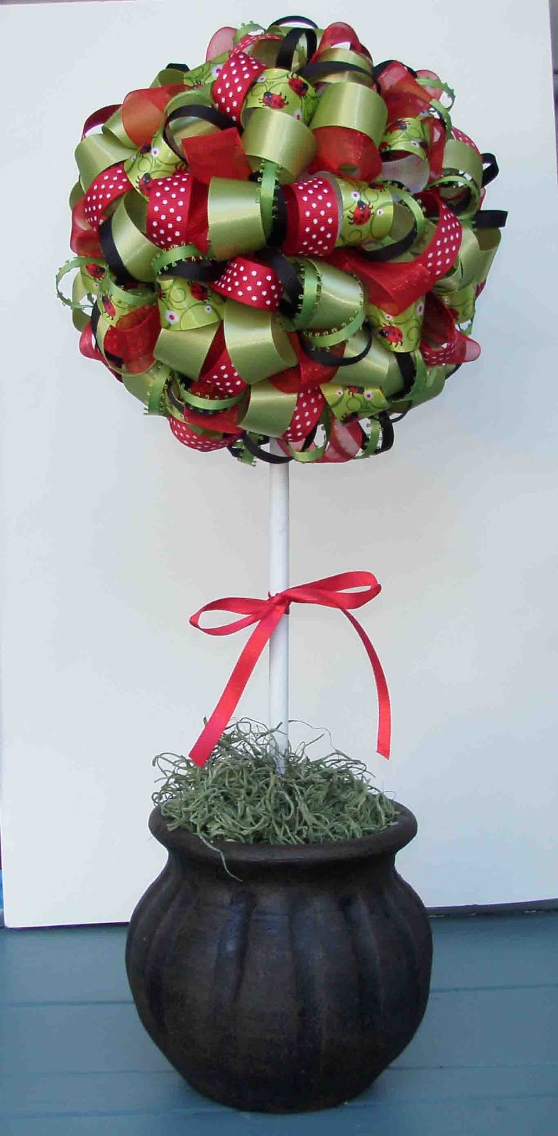 Crack of Dawn Crafts Ladybug Ribbon Topiary