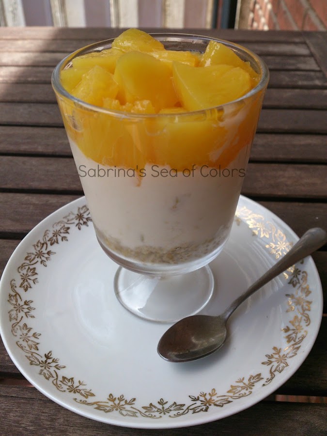 Crema de queso y frutas con base de avena