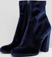 High Heel Poodle by Isidora Franin