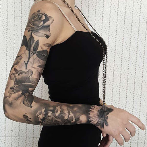 Rosa flor de manga tatuagens para menina