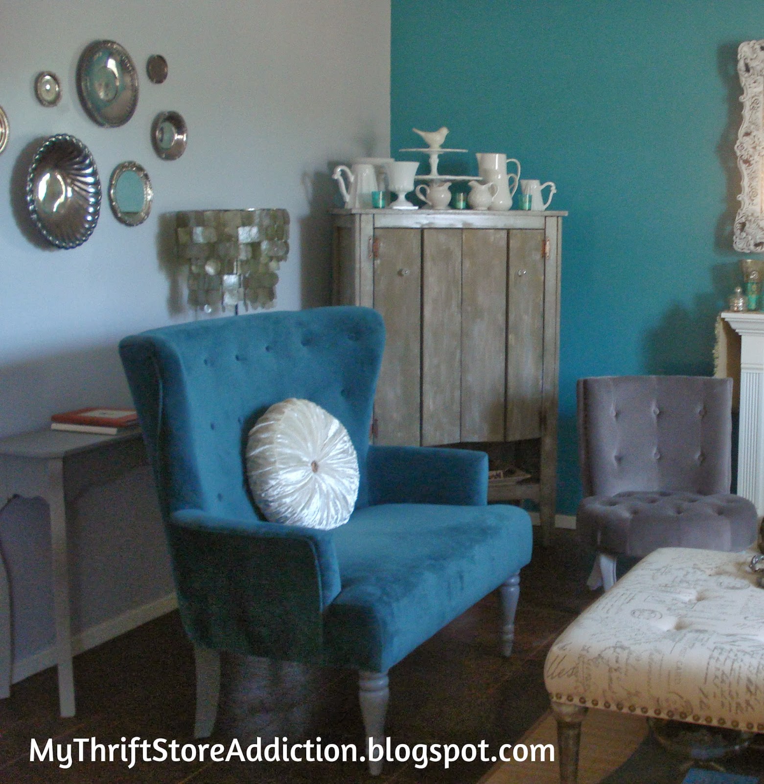Gray and turquoise living room