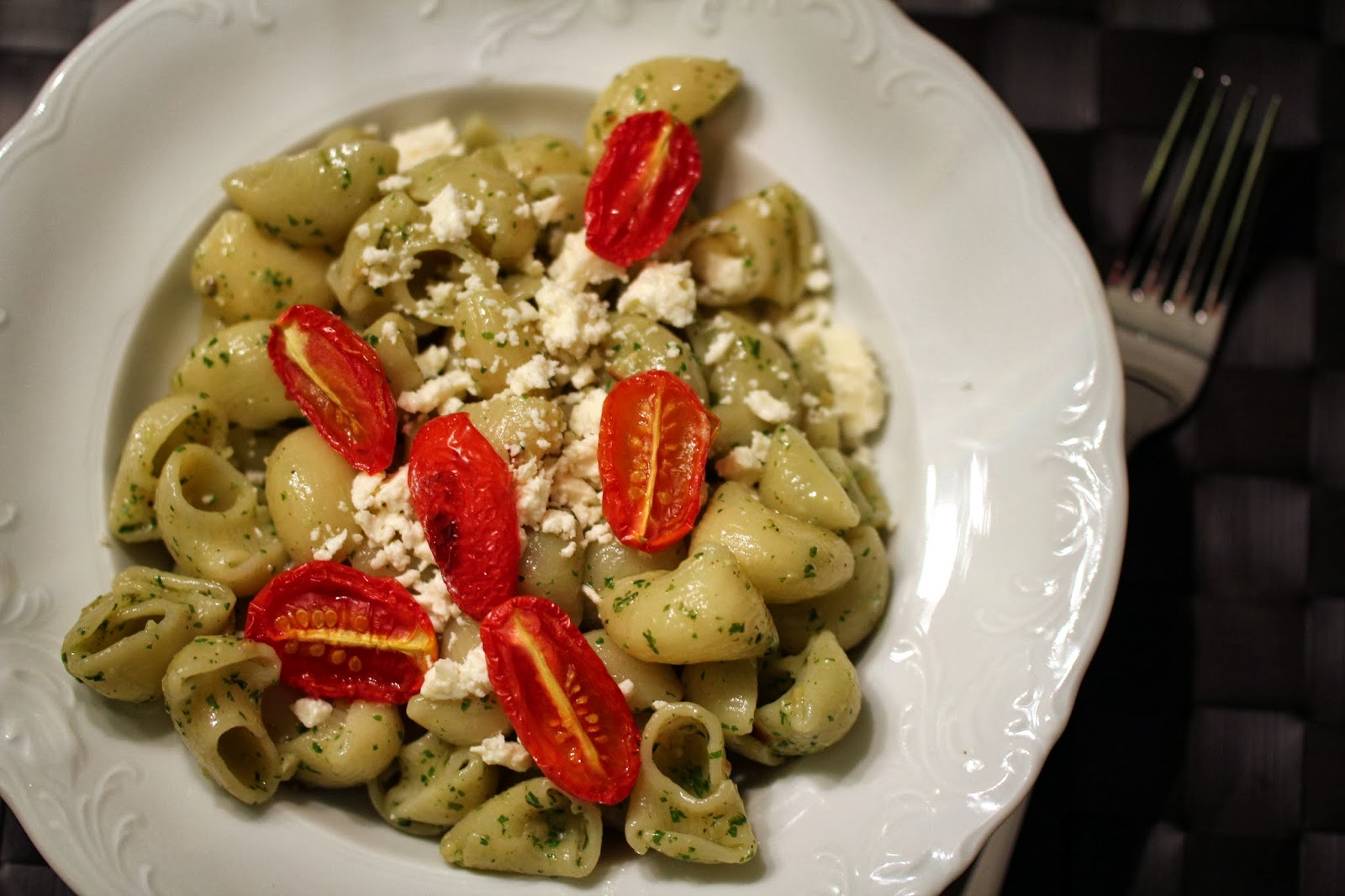 Blogschokolade & Butterpost Pasta mit Pesto, Feta und süßen OfenTomaten