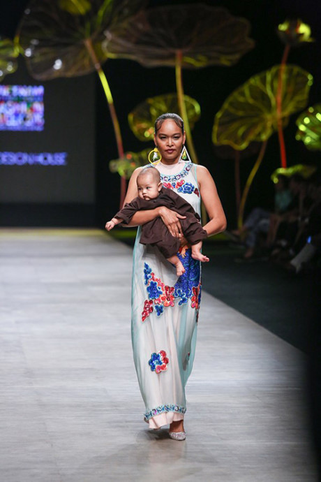 Sao Việt rộ mốt mang con lên sàn diễn thời trang - Ảnh 8 Sao Viet ro mot mang con len san dien thoi trang - Anh 8