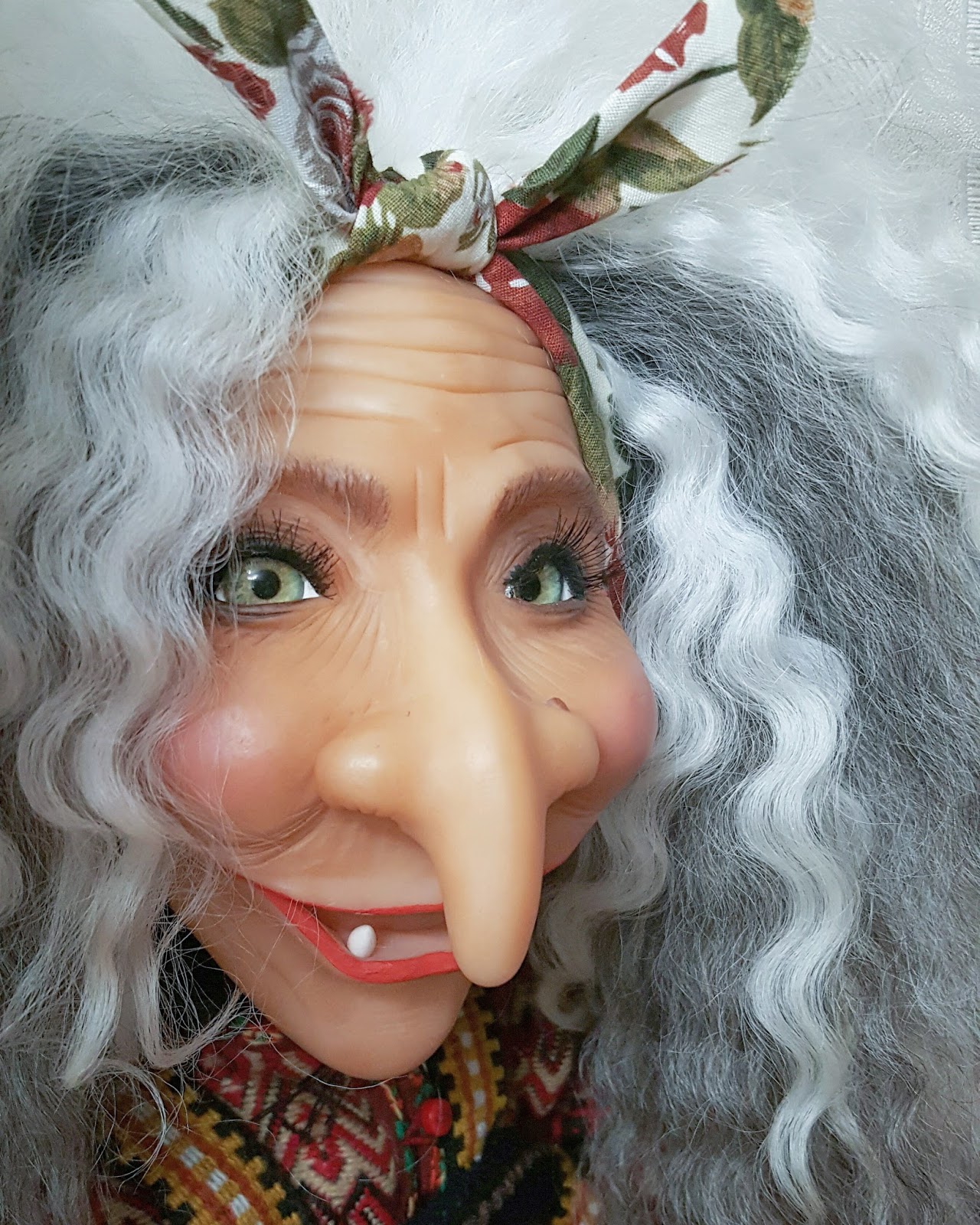 Кто был в маске бабы яги. Маска карнавальная "баба Яга". Кукла баба Яга.