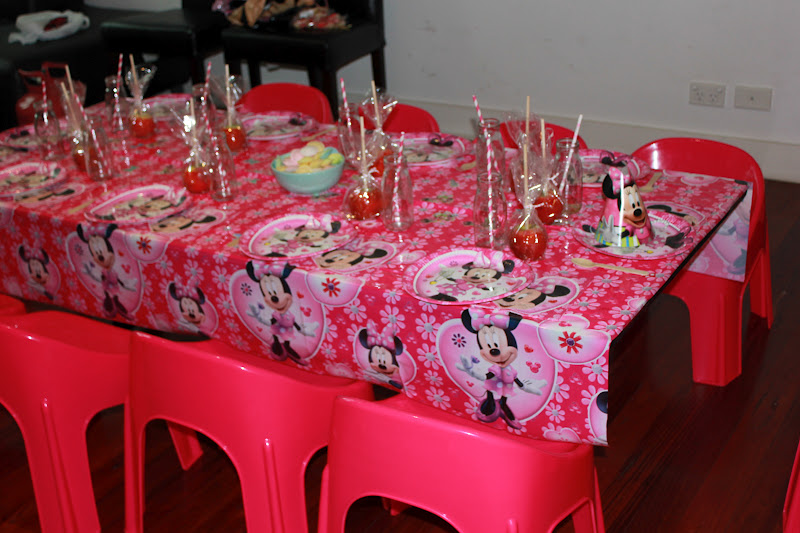 Cookie Queen Kitsch'n: Minnie Mouse Dessert Table & Party for Miss 3!