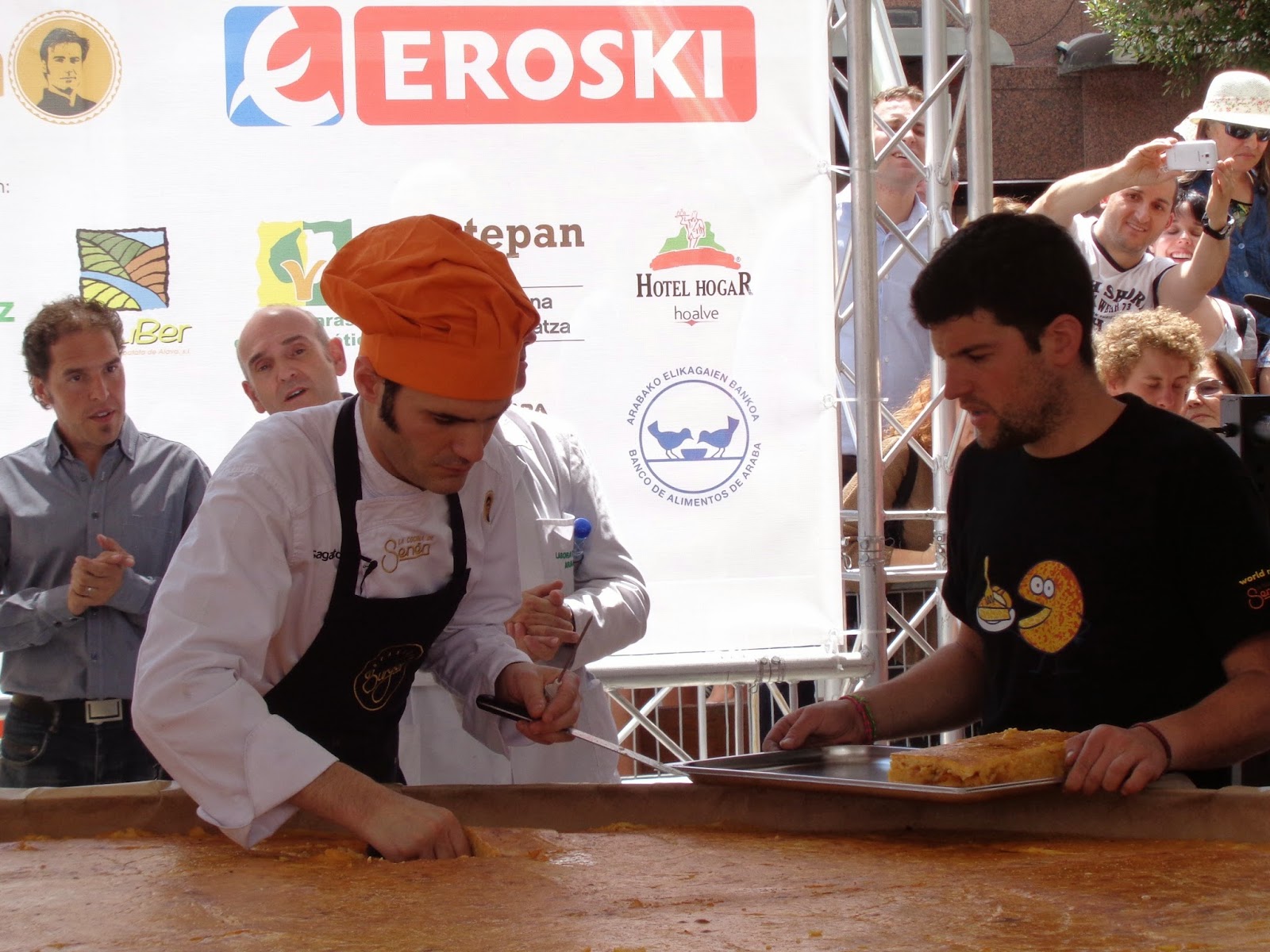 gastroaragón Vitoria consigue el record de la tortilla de patata más