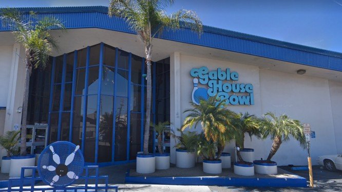 Tiroteio mata 3 e fere 4 em boliche de Los Angeles