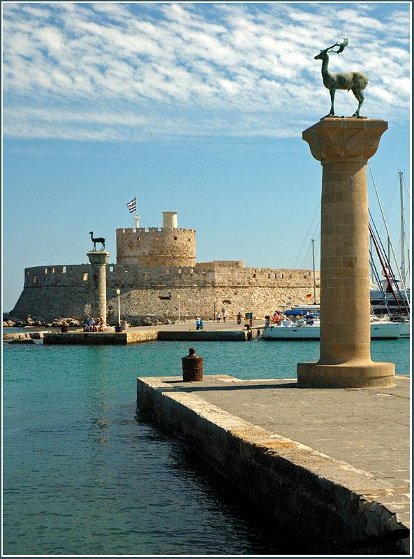 Статуя колосса родосского. Греция чудо света колосс родосский. Мандраки греция. 6. Колосс родосский, греция.