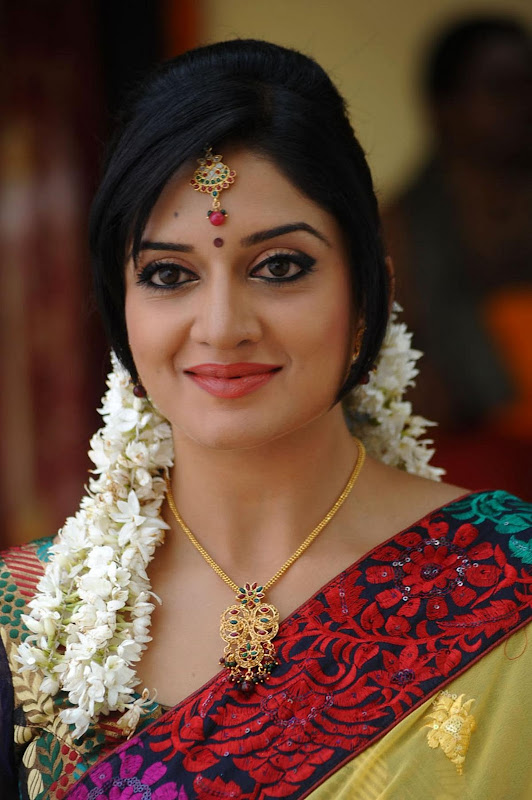 Vimala Raman Cute Saree Photos In Kulumanali Movie Stills hot photos