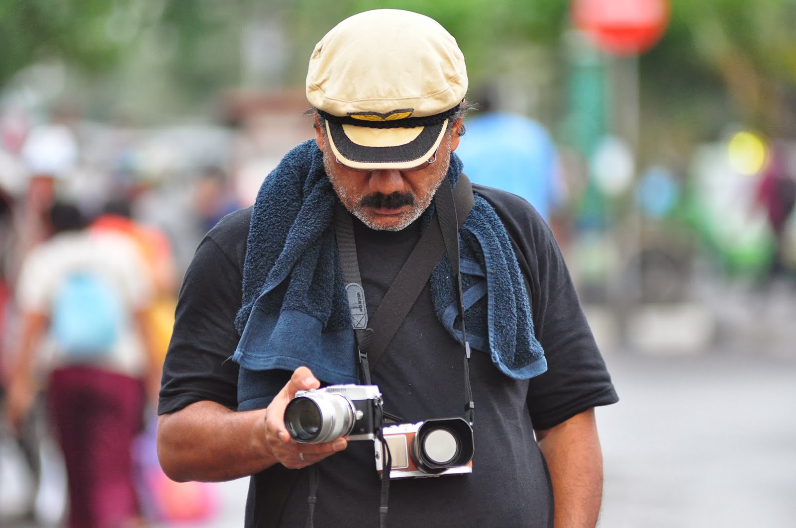 Catatan Ringan tentang Keseharian Cara Darwis Triadi