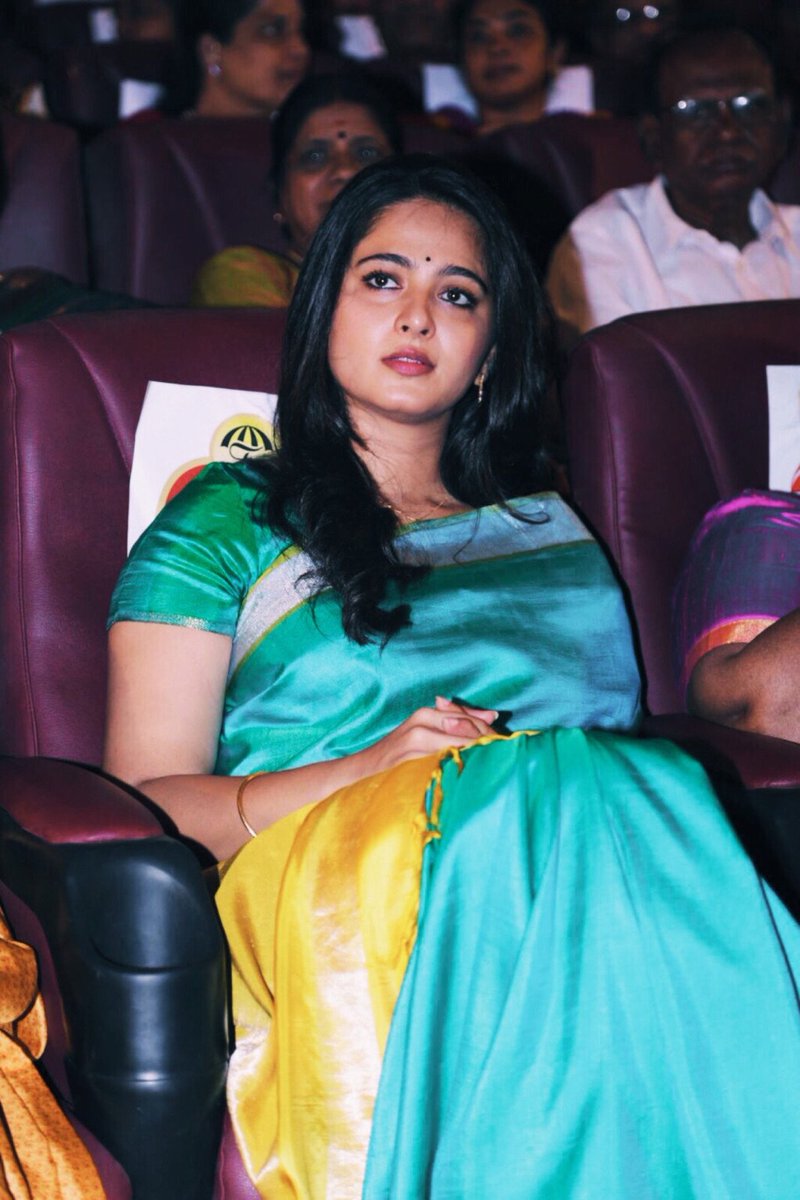 Anushka Shetty Cute Stills In Blue Saree - Latest Indian Hollywood Movies Updates,Branding Online and Actress Gallery