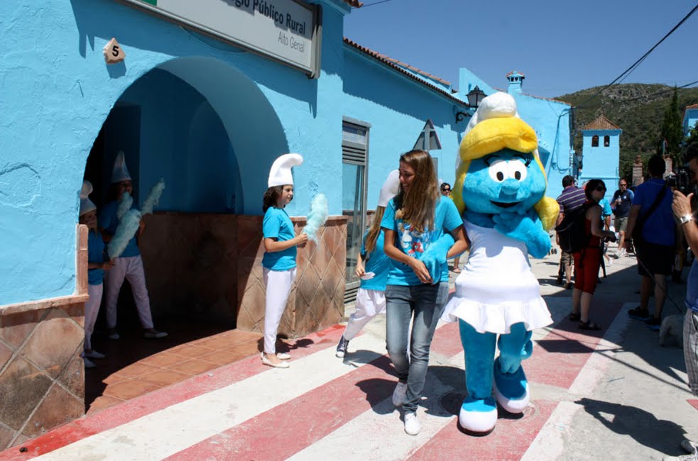 Spagna: Juzcar il paese de "I Puffi" in Andalusia. Spagna: Juzcar il paese de "I Puffi" in Andalusia.