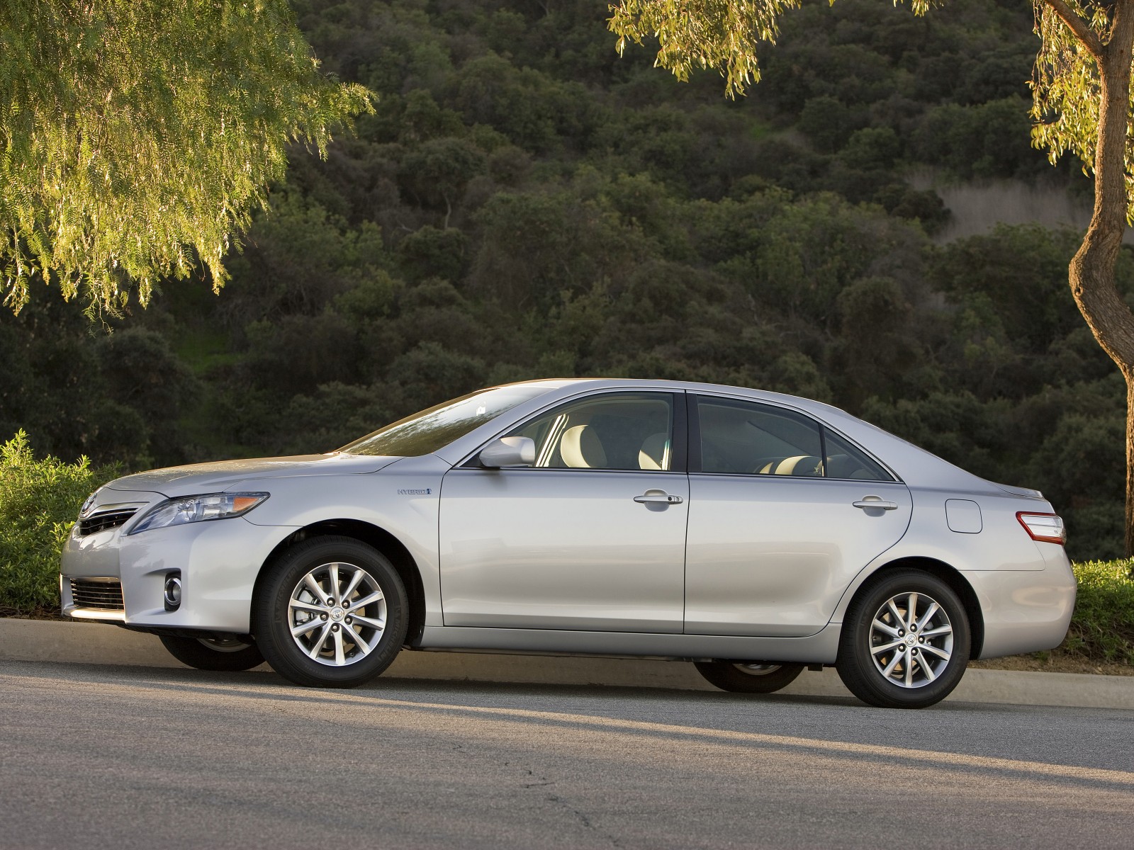 2010 Toyota Camry Hybrid Pictures