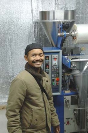 Orang Indonesia Bangun Pabrik Tempe Di Jepang Gan !! [ www.BlogApaAja.com ]
