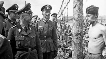 Heinrich Himmler visita un campo de prisioneros en Rusia