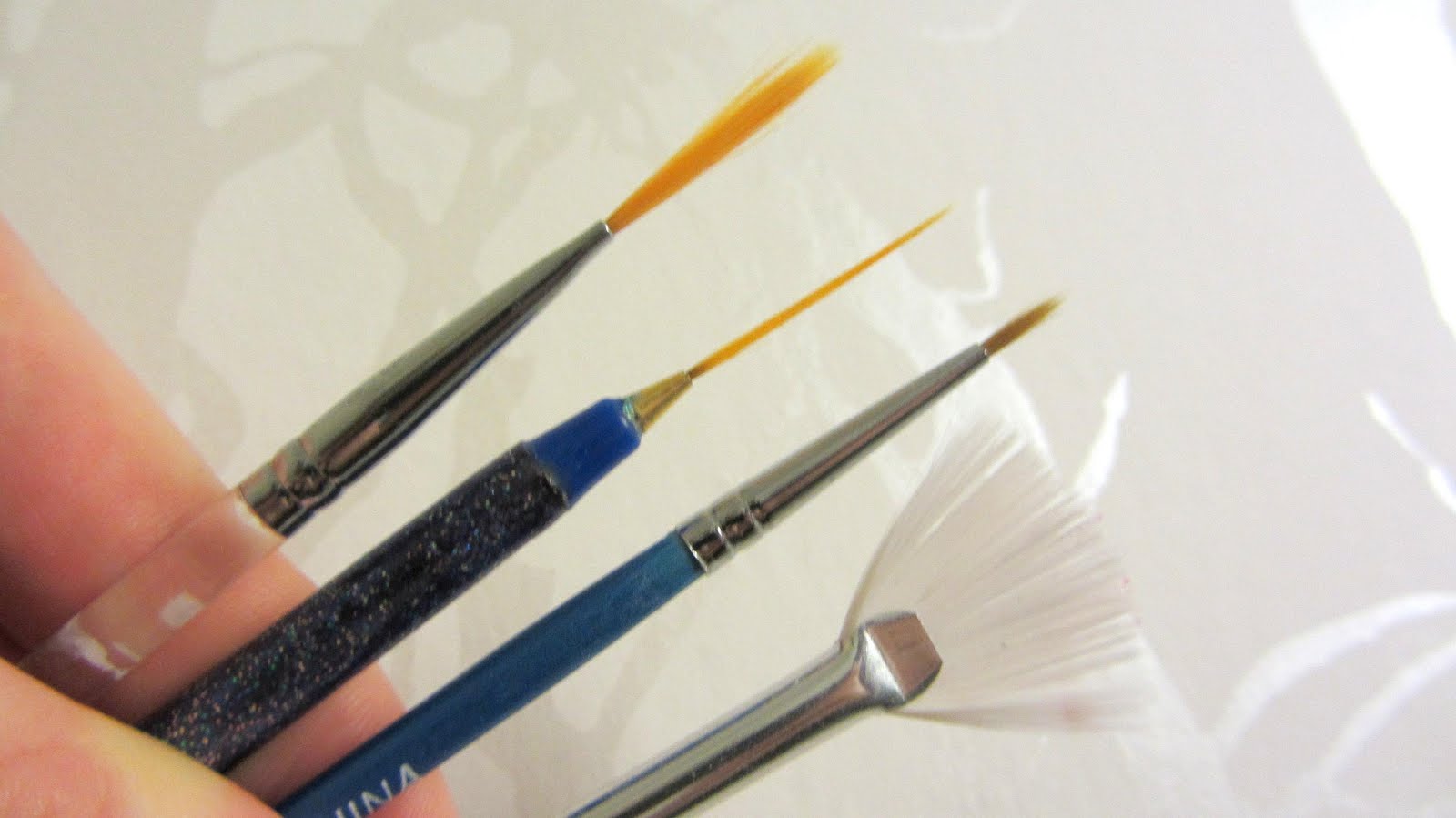 TIPS FOR PERFECT NAIL ART HOW TO CLEAN YOUR BRUSHES