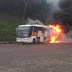 Ônibus pega fogo durante viagem pela BR-386 em Porto Alegre