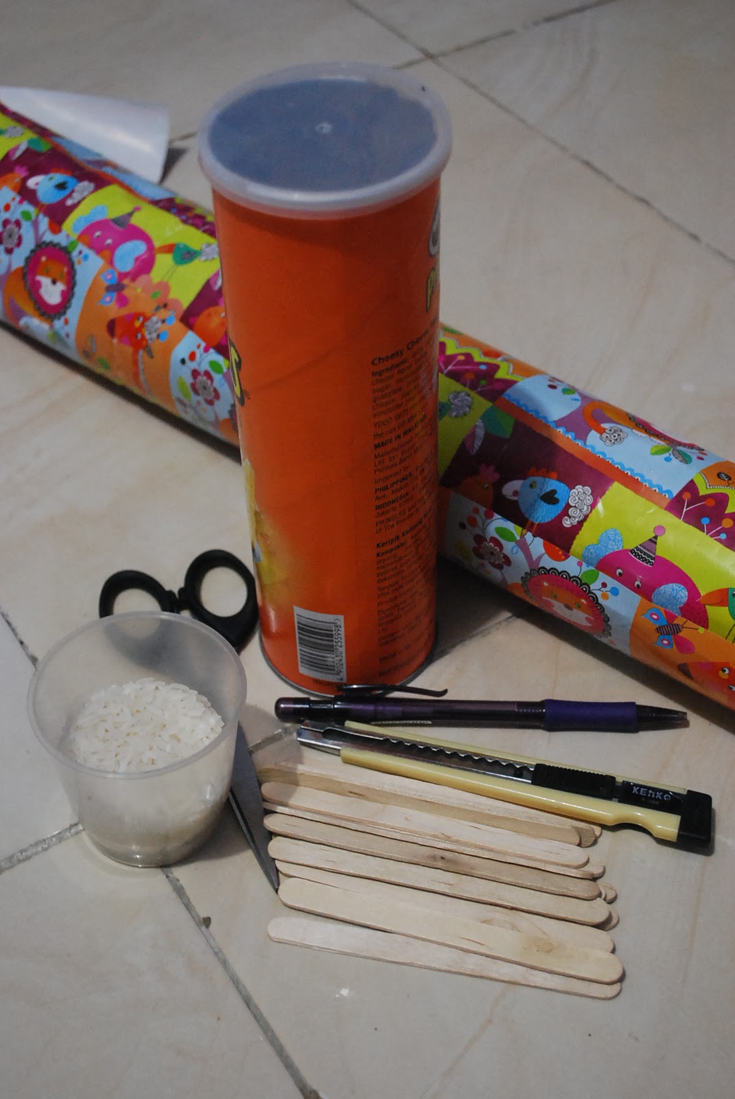 This Simple Mom Life: Reusing Idea: Rainstick dari kaleng Pringles