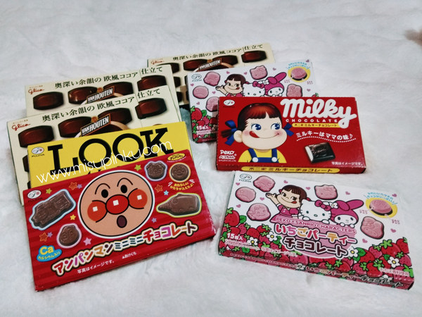 Cokelat untuk oleh-oleh beli di Daiso toko 100 yen Tokyo buat adek-adek di rumah.