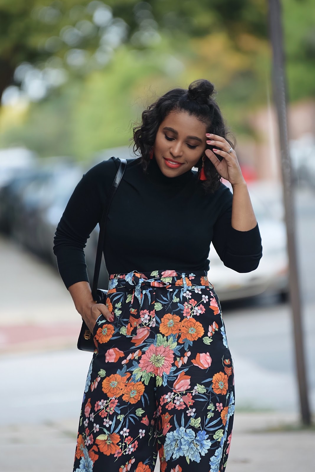 Florals in the fall, floral pants, fall outfit ideas, tassel earrings, Rosegal, baltimore, floral plazzo pants, wide log pants, fall makeup