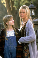 Bonnie Hunt and Kirsten Dunst in Jumanji (1995) (1)