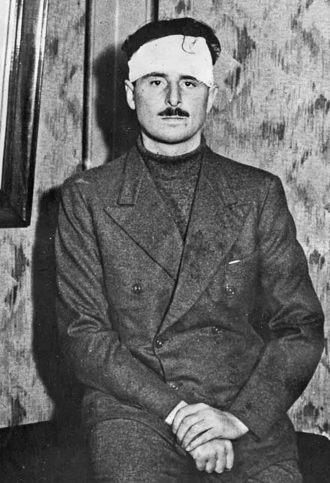 teifidancer Fascist Mosley gets knocked down.