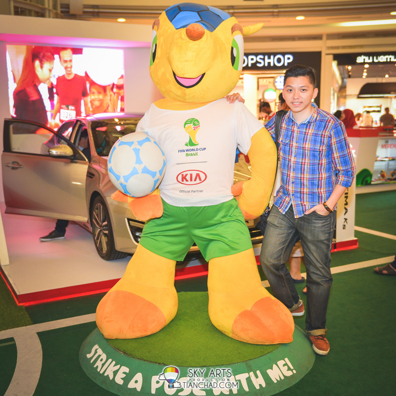 TianChad picture with Fuleco at KIA On Tour Roadshow @ KLCC