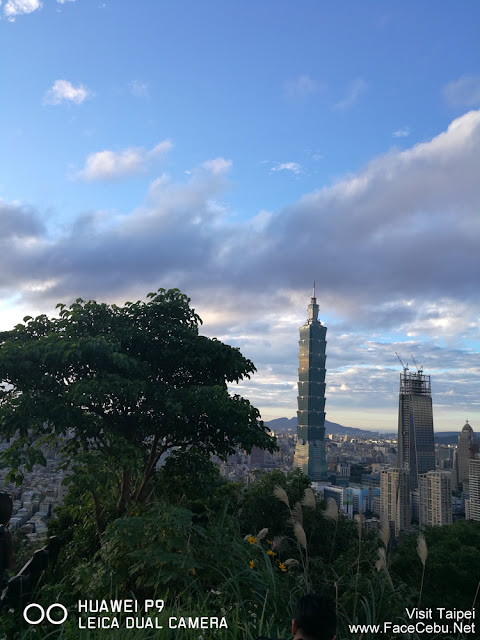 Early afternoon shots of Taipei 101