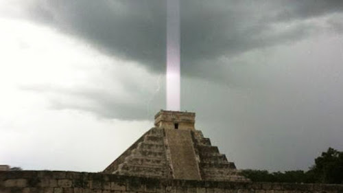 CAMERA GLITCH OR MAYAN LIGHT BEAM? | Haunted Earth`s Ghost World