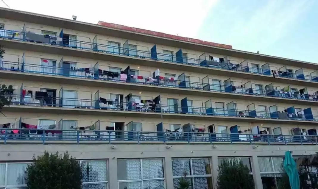 «Μετανάστες» τα έκαναν λίμπα στο ξενοδοχείο της Ερμιονίδας που τους φιλοξενεί! «Μετανάστες» τα έκαναν λίμπα στο ξενοδοχείο της Ερμιονίδας που τους φιλοξενεί!