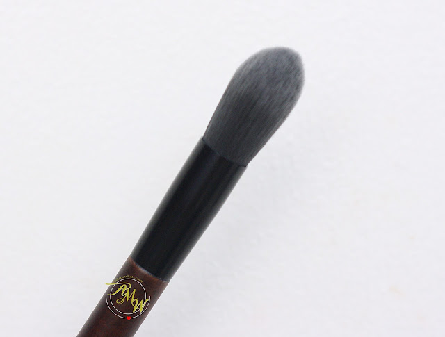 a photo of The Body Shop Point Highlight Brush