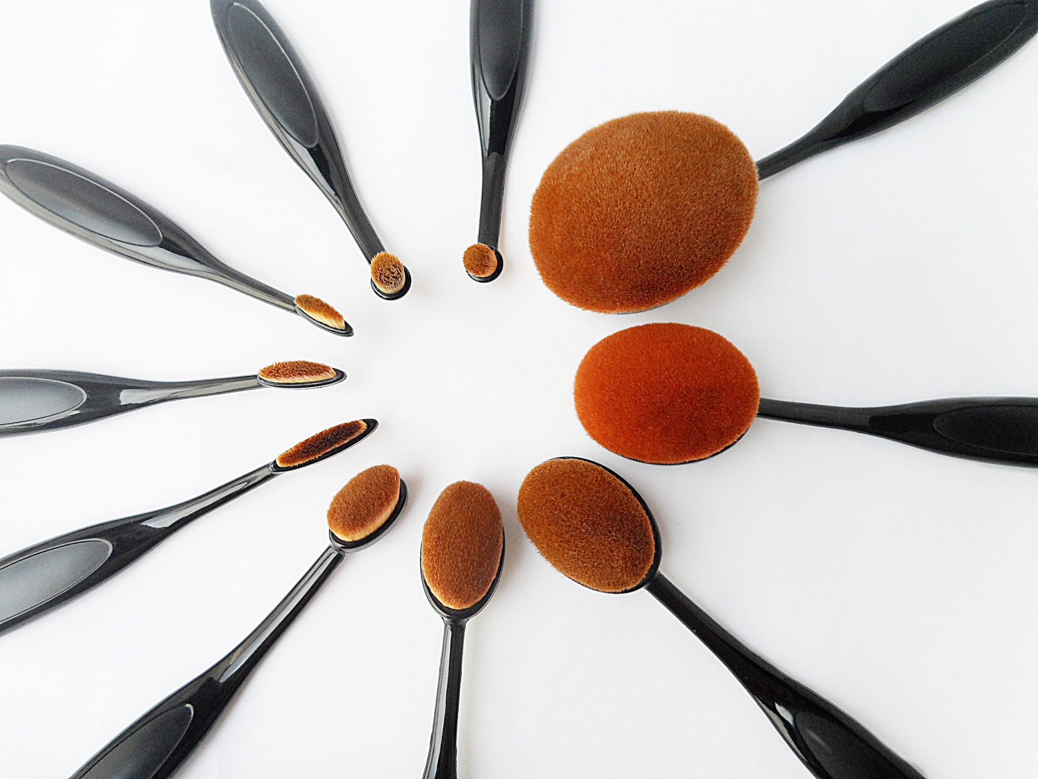 how to use tooth brush oval shape artis makeup brush how apply makeup liz breygel blogger