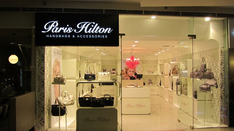world fresh news: Paris Hilton opens new handbag store in Manila