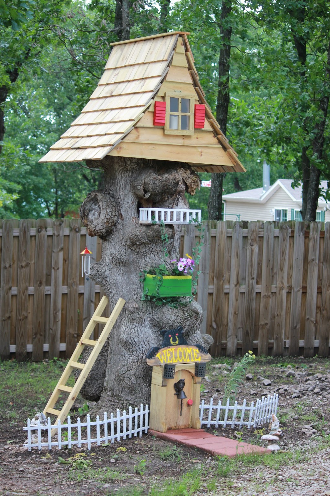 Simple Subtleties: Repurposed Tree Stump into a beautiful Gnome Home