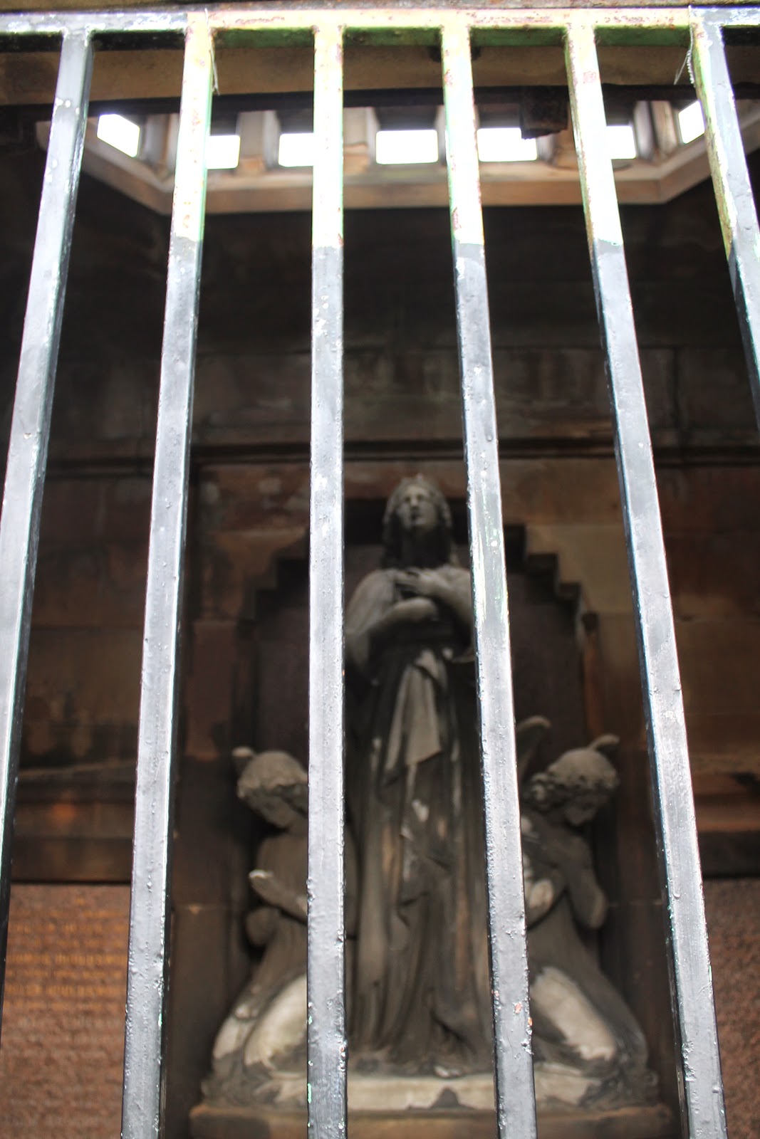 Glasgow Necropolis statue