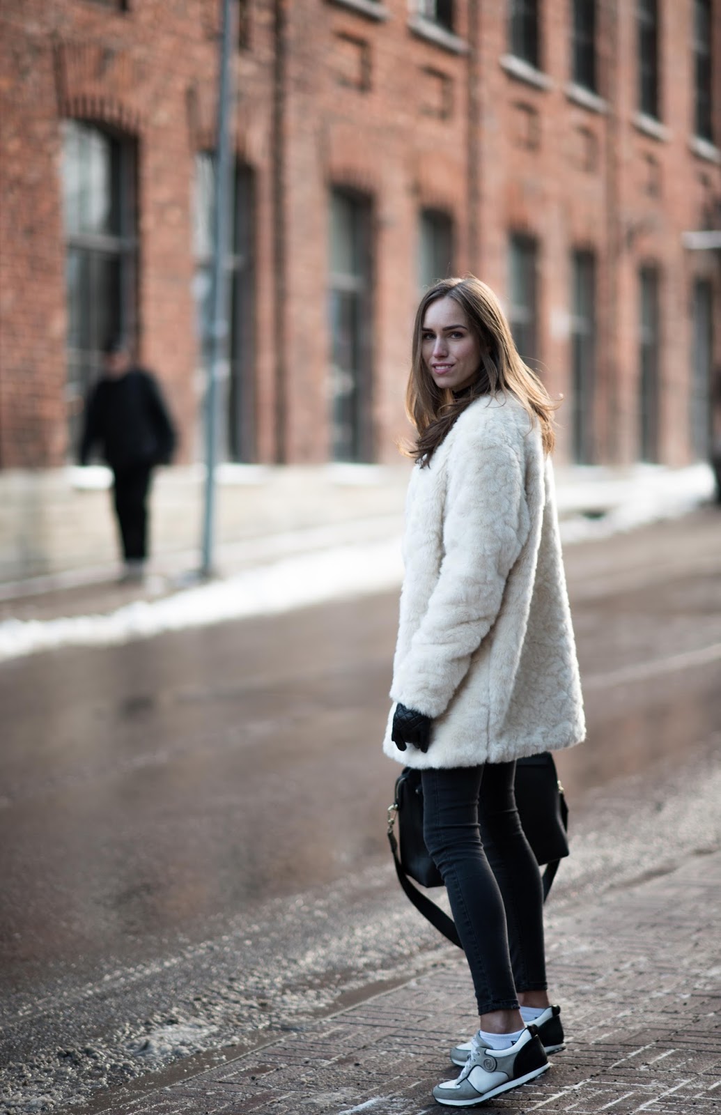 HOW TO WEAR A FLUFFY COAT Kristjaana