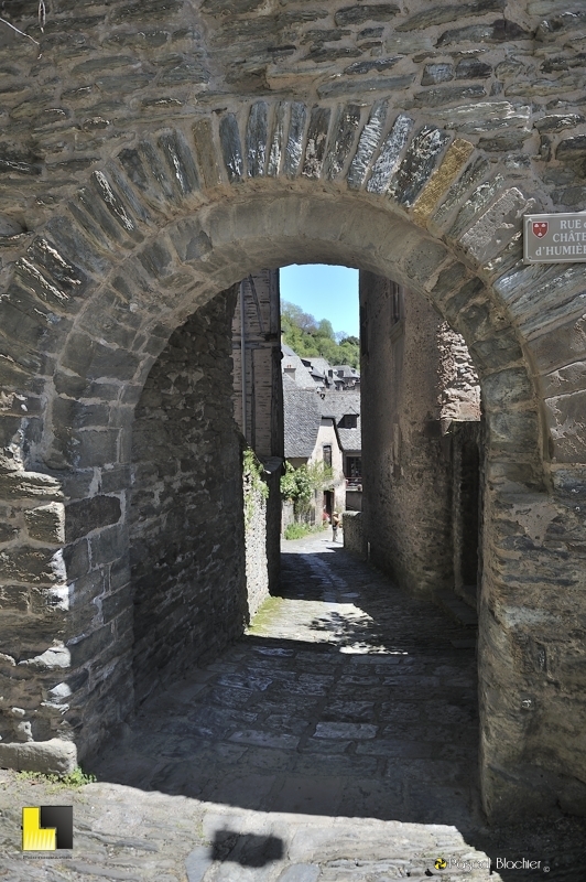 porte du village de conques photo pascal blachier
