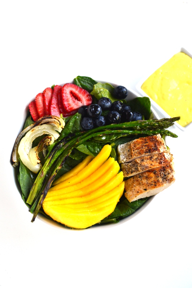 Grilled Chicken Salad with Creamy Mango Vinaigrette is ready in 15 minutes and is full of flavor. Topped with fresh mango, strawberries and blueberries along with grilled chicken, onions and asparagus. www.nutritionistreviews.com