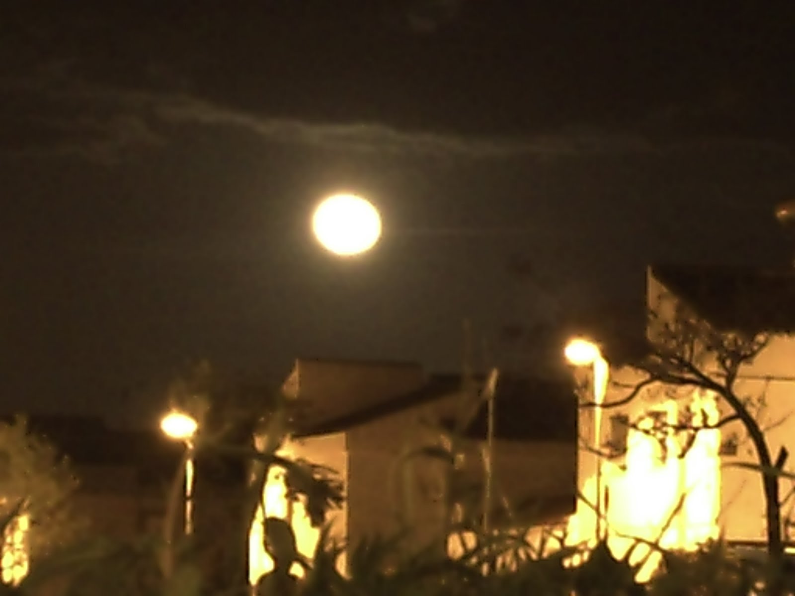 ASTRONOMÍA CREATIVA y MUNDO día 12 a las 12 de la noche el máximo de las perseidas