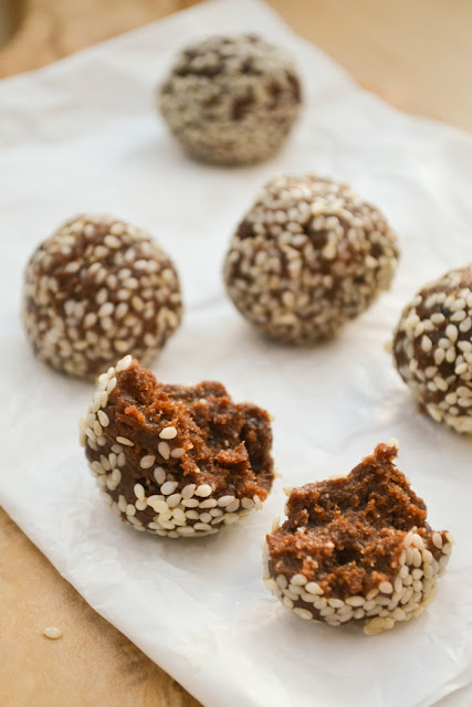 Raw energy balls are made from flax seeds, almonds, dates, baobab powder, cinnamon and cacao. A powerhouse of nutrients and very, very tasty with a flavour of sticky toffee pudding.