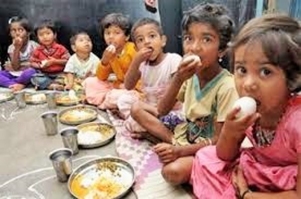 ভাতারের আইসিডিএস সেন্টারে খাবার দেওয়া কে কেন্দ্র করে উত্তেজনা