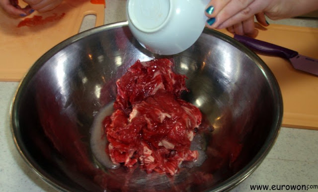 Carne con jugo de pera para preparar bulgogi