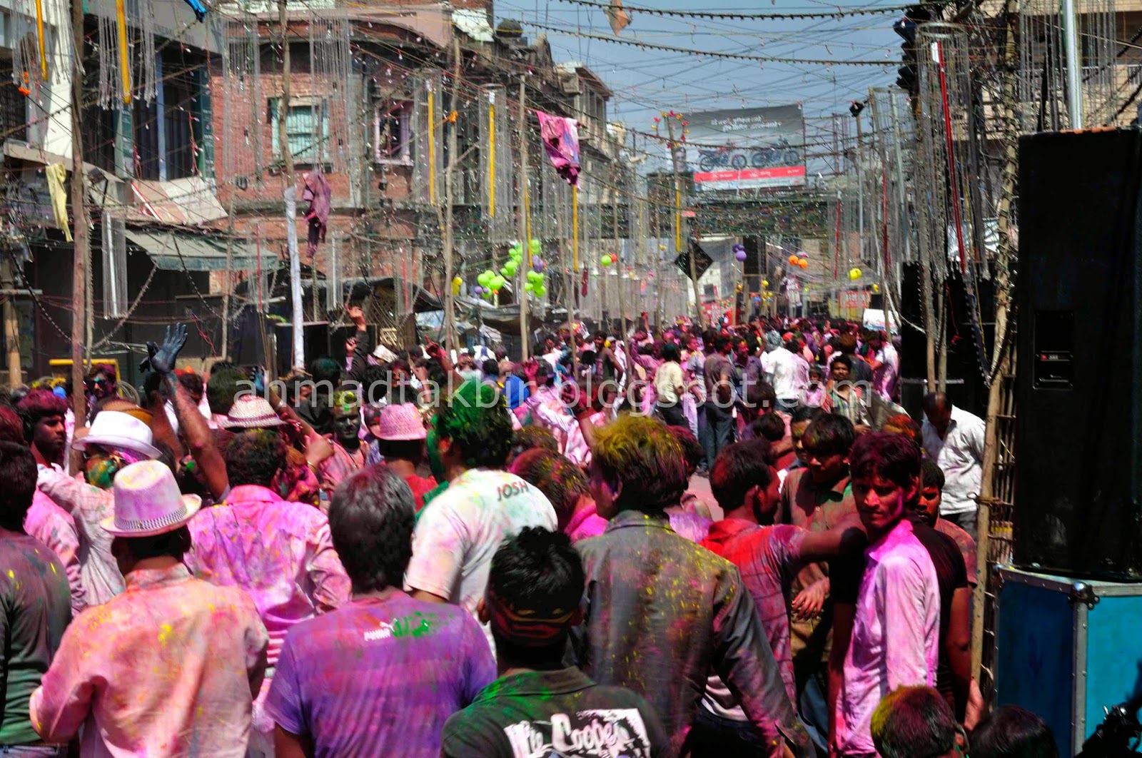 Ahmad Takbir: Holi Heii !! Yippee Heii...