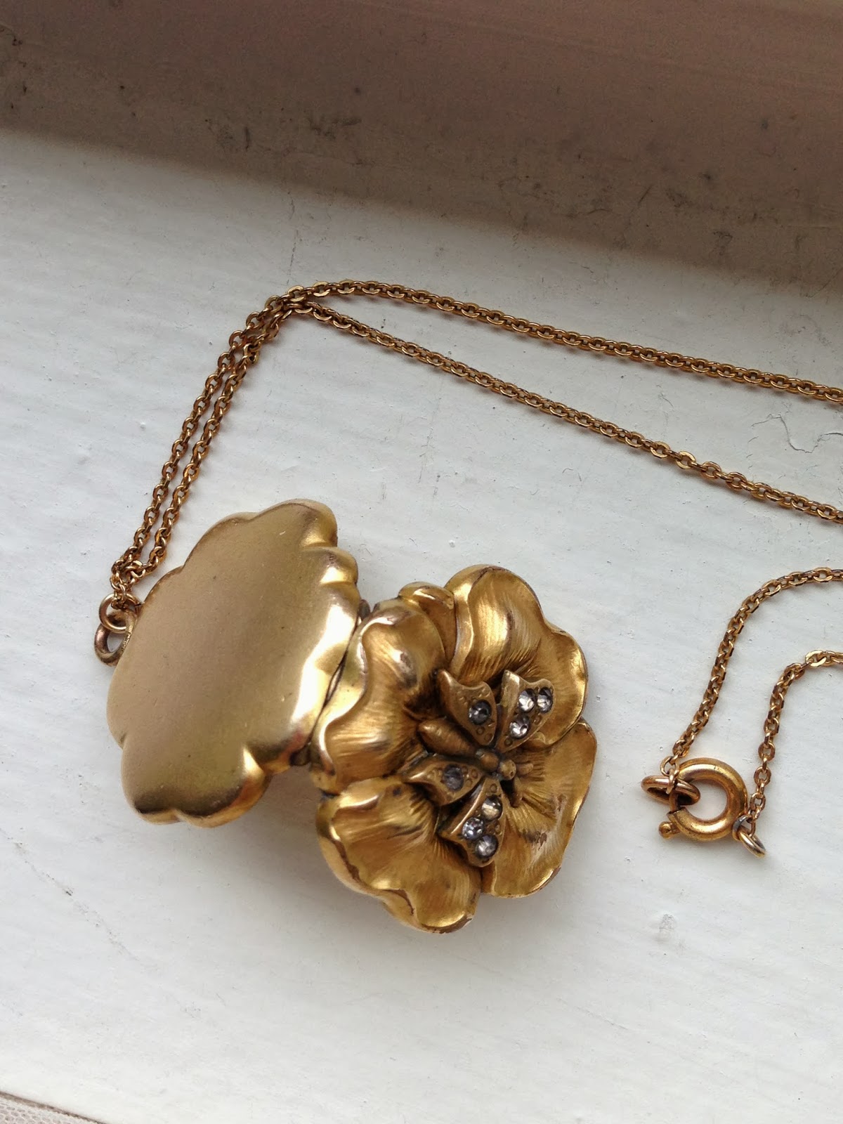 MemoryStation: Antique Art Nouveau Repousse Flower Rhinestone Gold ...