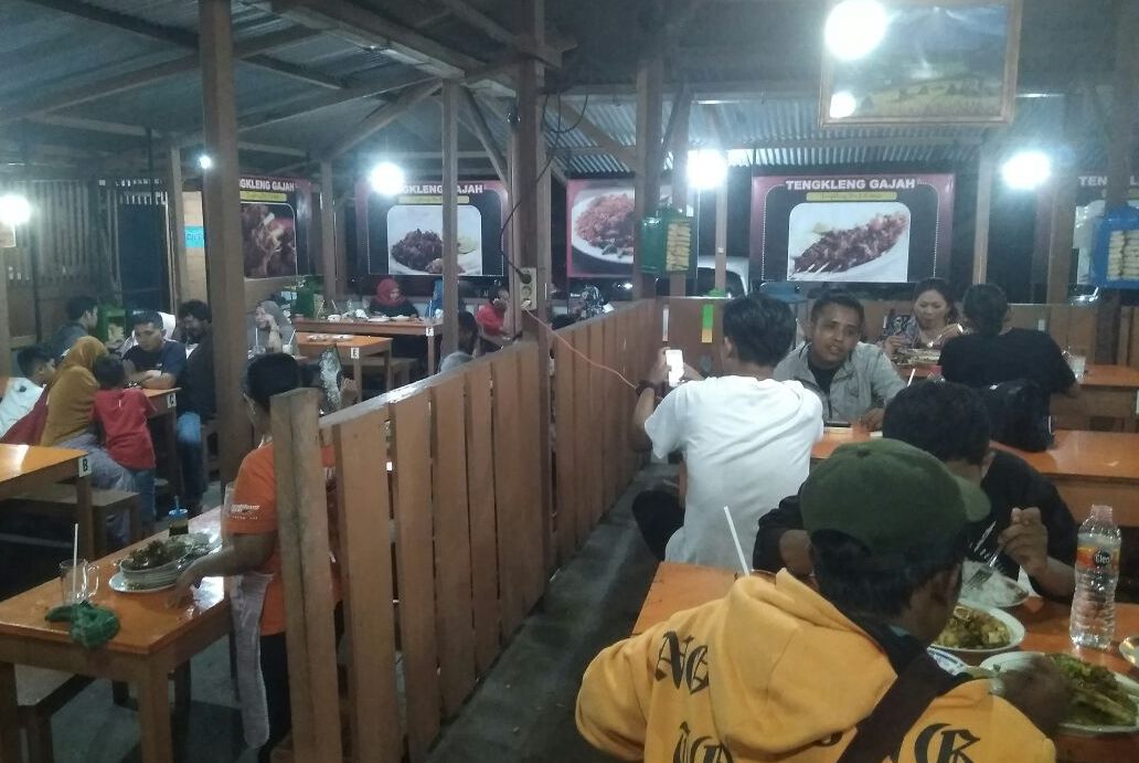 Desain Angkringan Rumahan School Booster