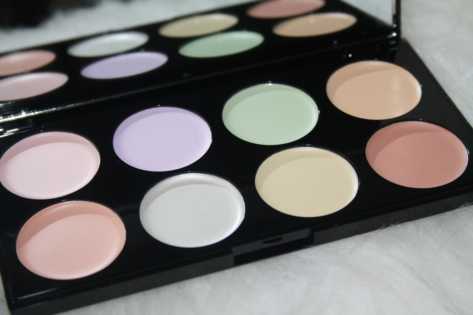 жидкий консилер живанши. консилер luxvisage тон 02. Maybelline new york консилер. The saem cover perfection tip concealer. увлажняющие консилеры для кожи.