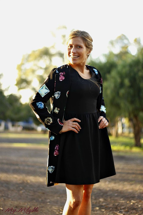 vestidonegro-mismash-abrigoangeleye