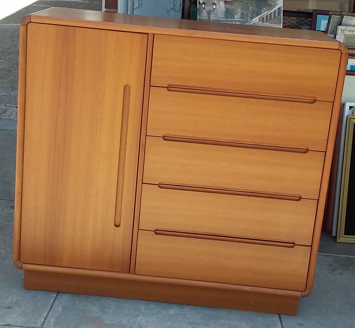 UHURU FURNITURE & COLLECTIBLES SOLD 1094 4' Sun Co. Teak