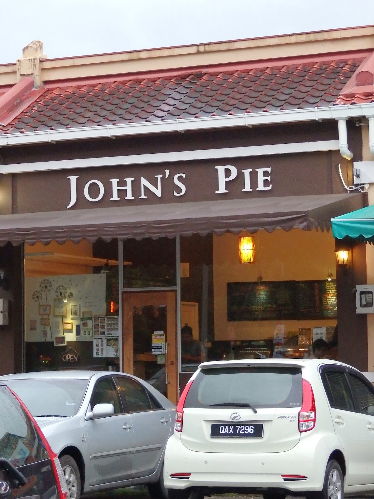 Painted Lips John's Pie Jalan Song, Kuching
